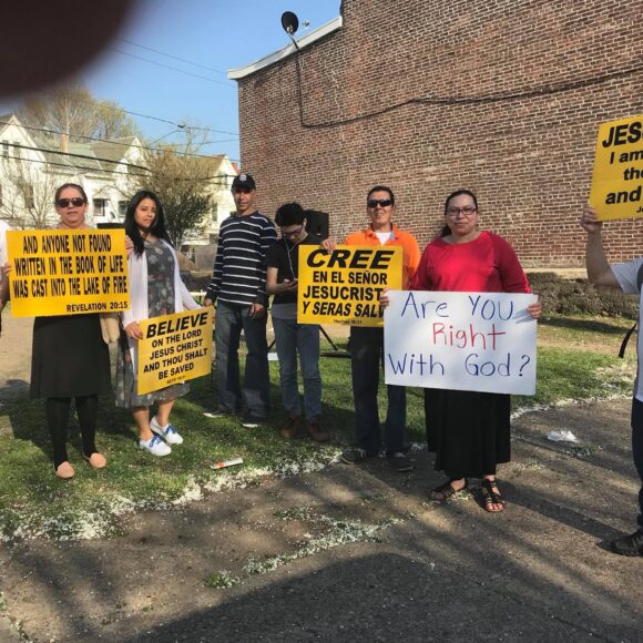 Campaña evangelística del Ministerio de Evangelismo con proposito en un parque de Trenton, NJ.