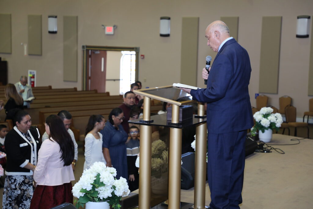 Pastor Iglesia AD-Trenton , en presentación niños.